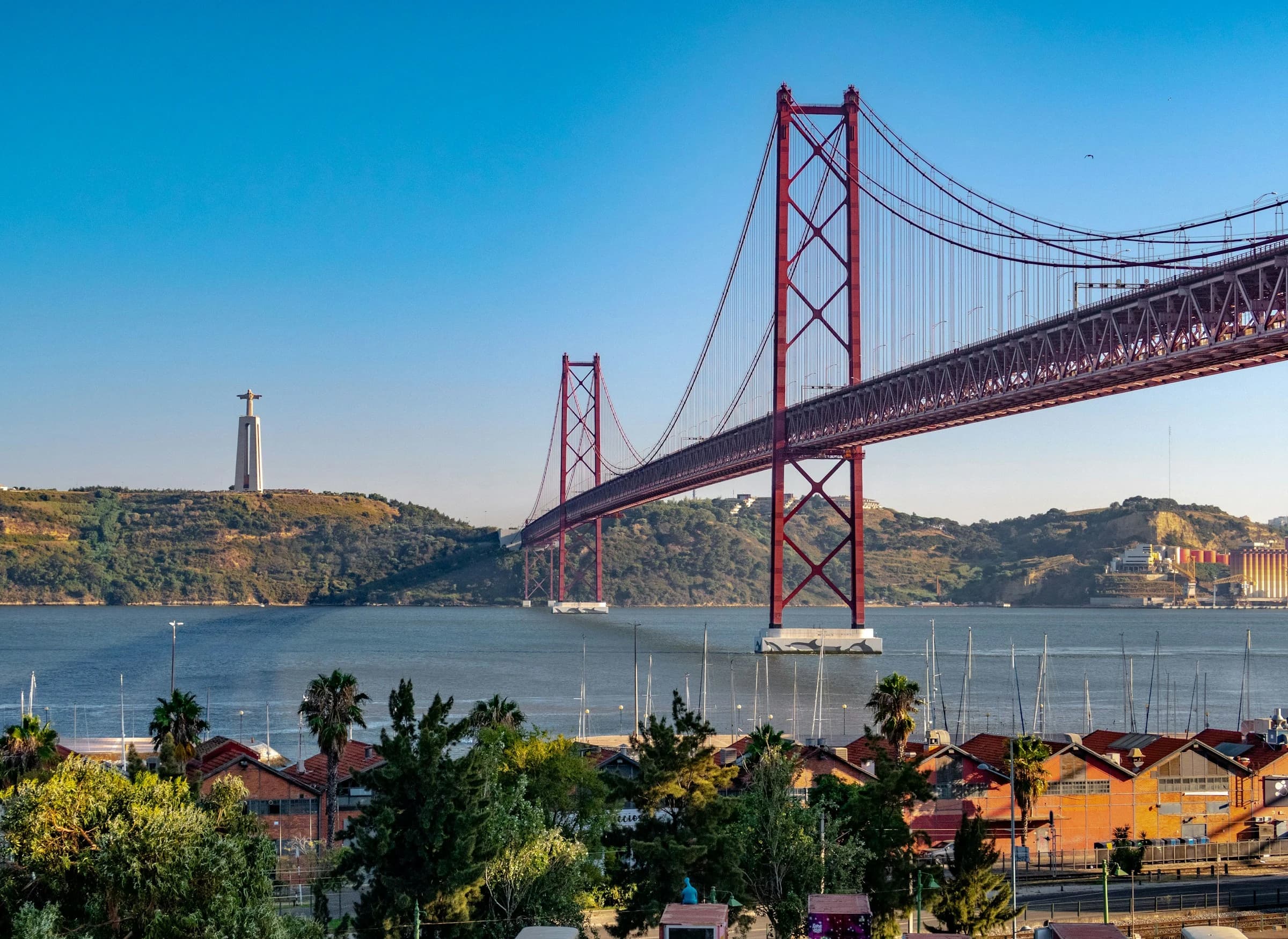 Vacation in Portugal: travel guides for Lisbon, Porto & the Algarve